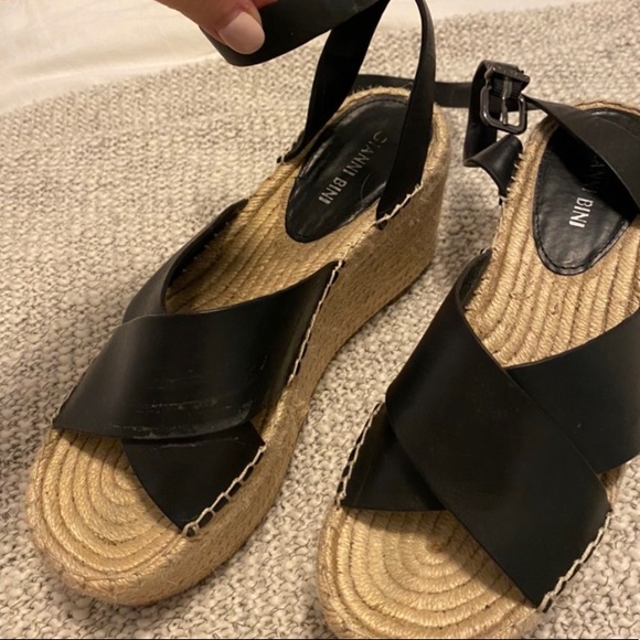 Gianni Bini Platform Wedges - Picture 1 of 4